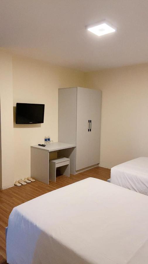 Hung Vuong Hotel Pleiku Exterior photo